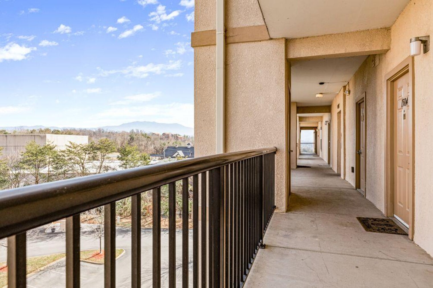 Building Photo - 124 Plaza Dr