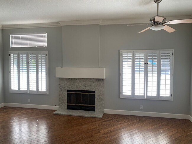 Building Photo - Upgraded 2bdrm in Mission Viejo