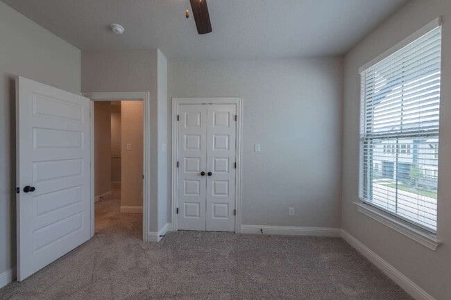 Building Photo - Fenced yard and two car garage!