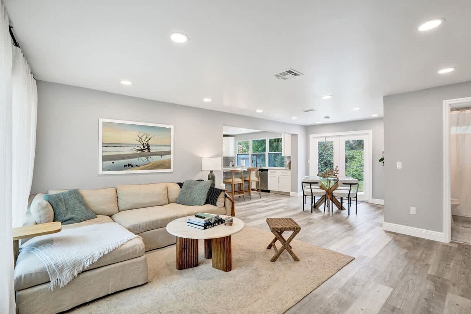 Building Photo - 1587 NE 30th St