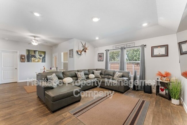 Building Photo - 829 Margay Lp