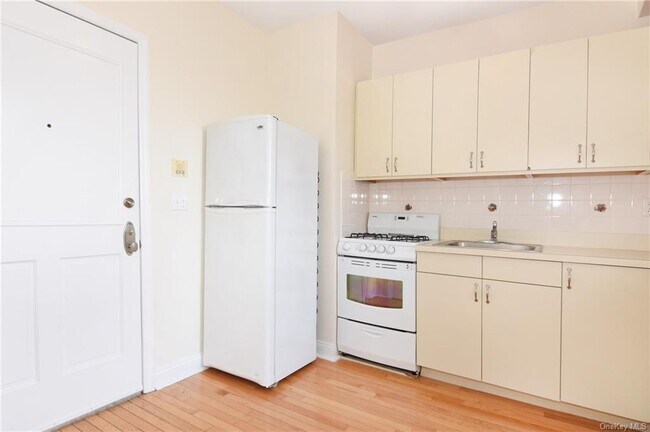 Building Photo - 106 Fourth Ave