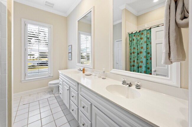 Building Photo - 64 Tradewind Ct