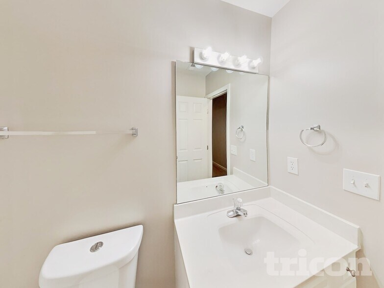 Building Photo - 1007 Golf View Way