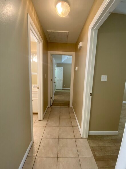 Building Photo - 1209 Swallow Ave