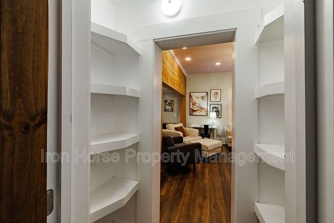 Building Photo - 1760 Old West Broad St