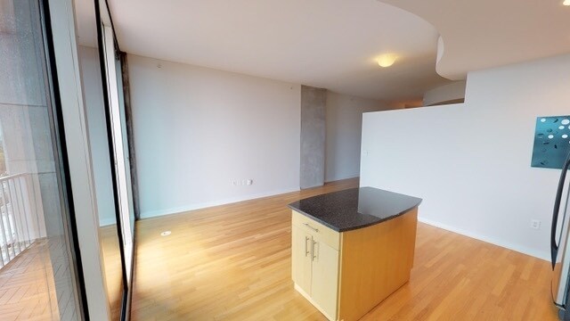 Building Photo - Stunning Center City High Rise Condo on th...