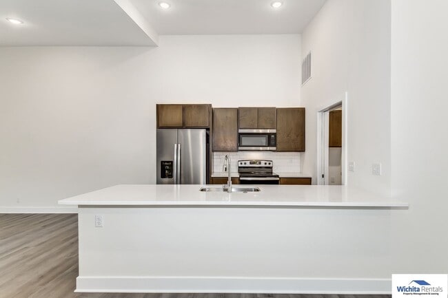 Building Photo - Newer 3 bedroom 2 bath duplex SE Wichita