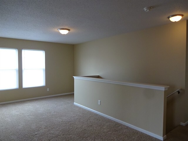 Building Photo - 489 Bourneside Dr