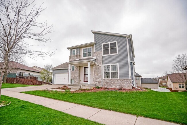 Building Photo - 818 Redan Dr