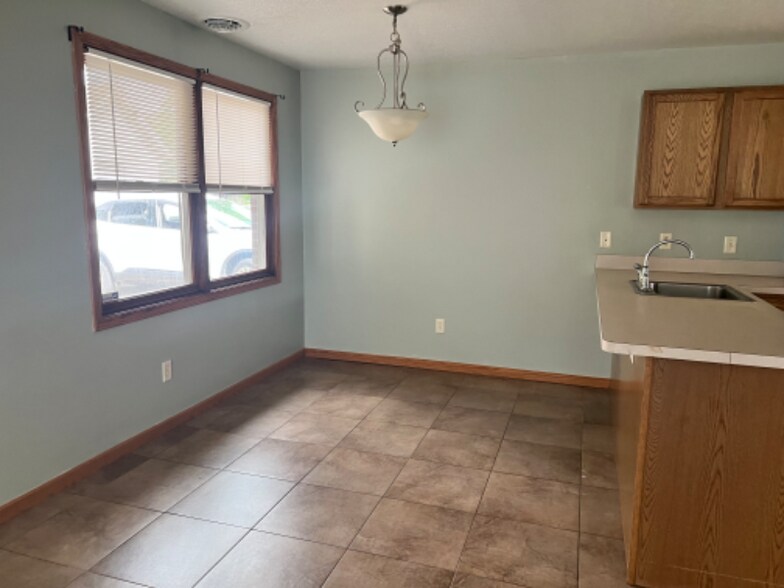 Building Photo - 262 Meadowbrook Ave