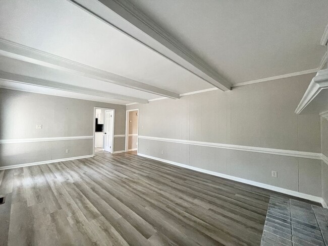 Building Photo - Available NOW! A 4-6 Bedroom Home! Attache...