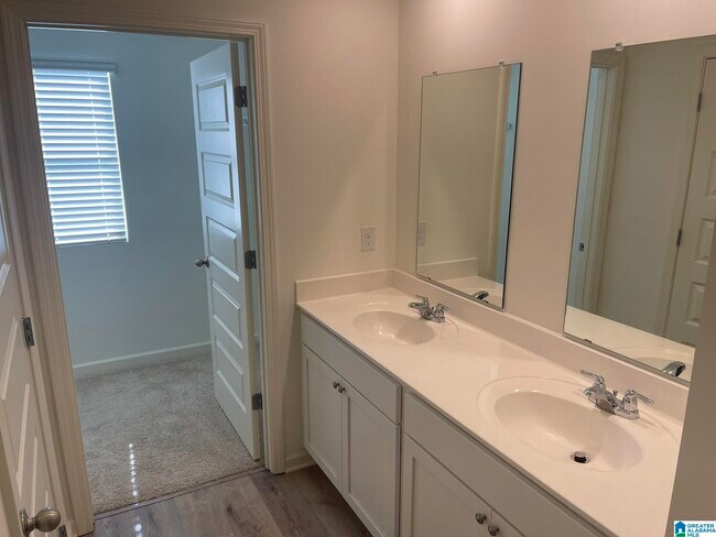 Building Photo - 6534 Creek Cir