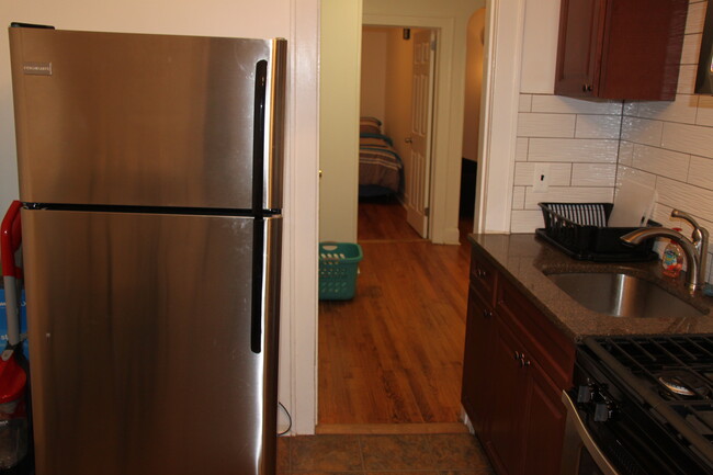 Building Photo - 143 Bleecker St