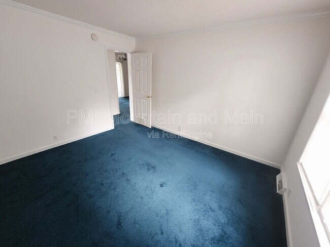Building Photo - 58 Booker St