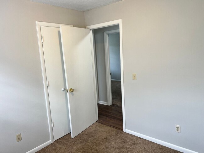 Building Photo - 2210 E 20th Ave