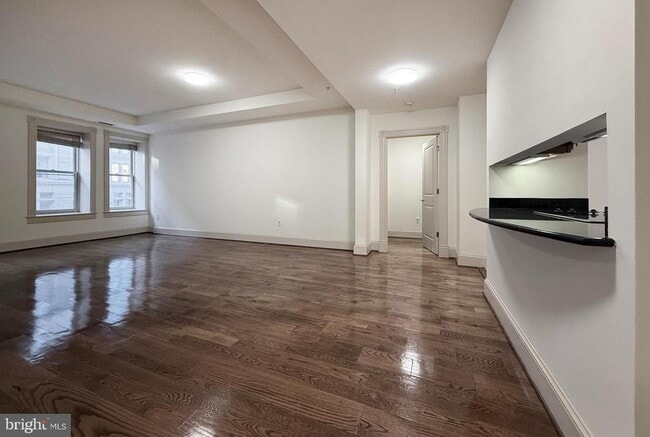 Building Photo - 515 9th St NW