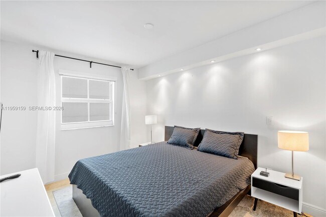 Building Photo - 185 SE 14th Terrace