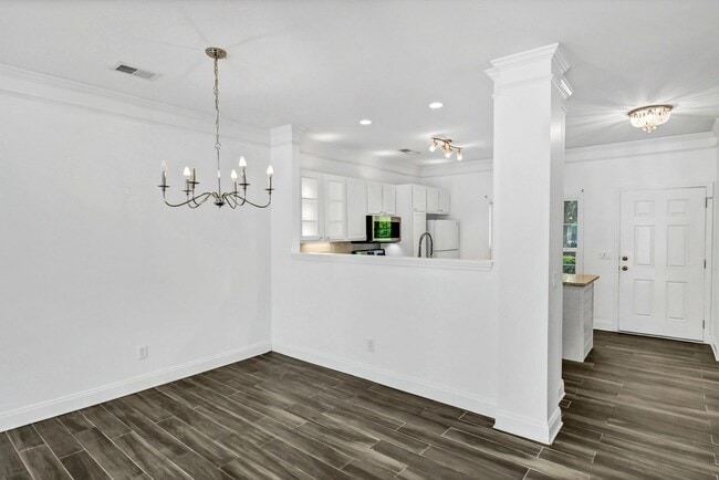 Building Photo - 302 Hampton Forest Drive