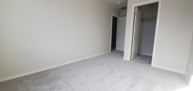 Building Photo - 2720 Barnstormer St