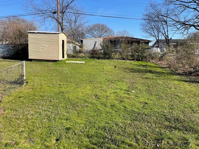 Building Photo - 3902 Mellene Dr