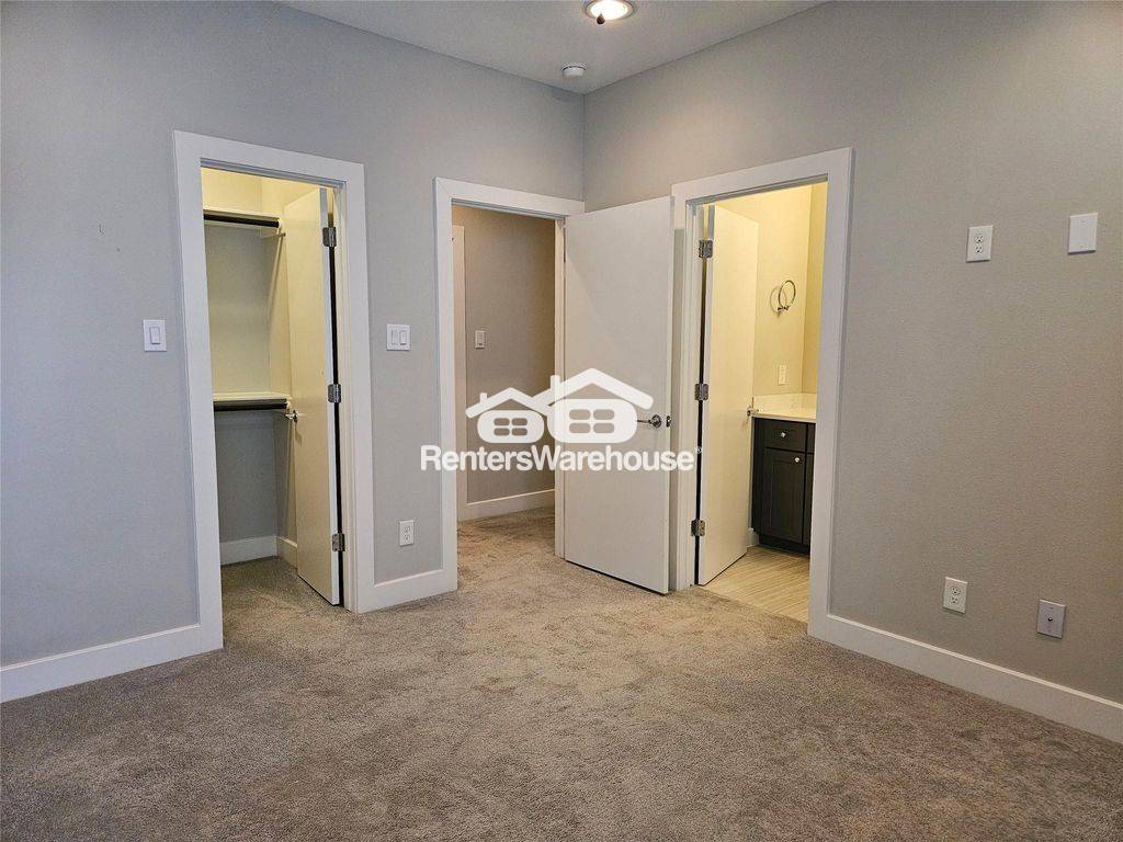 Building Photo - 2621 Hutchins St