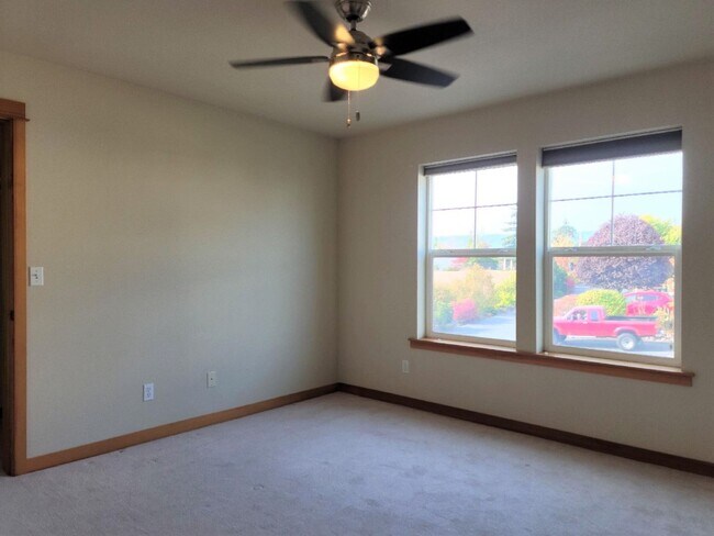Building Photo - 2 Bedroom in the Heart of Poulsbo
