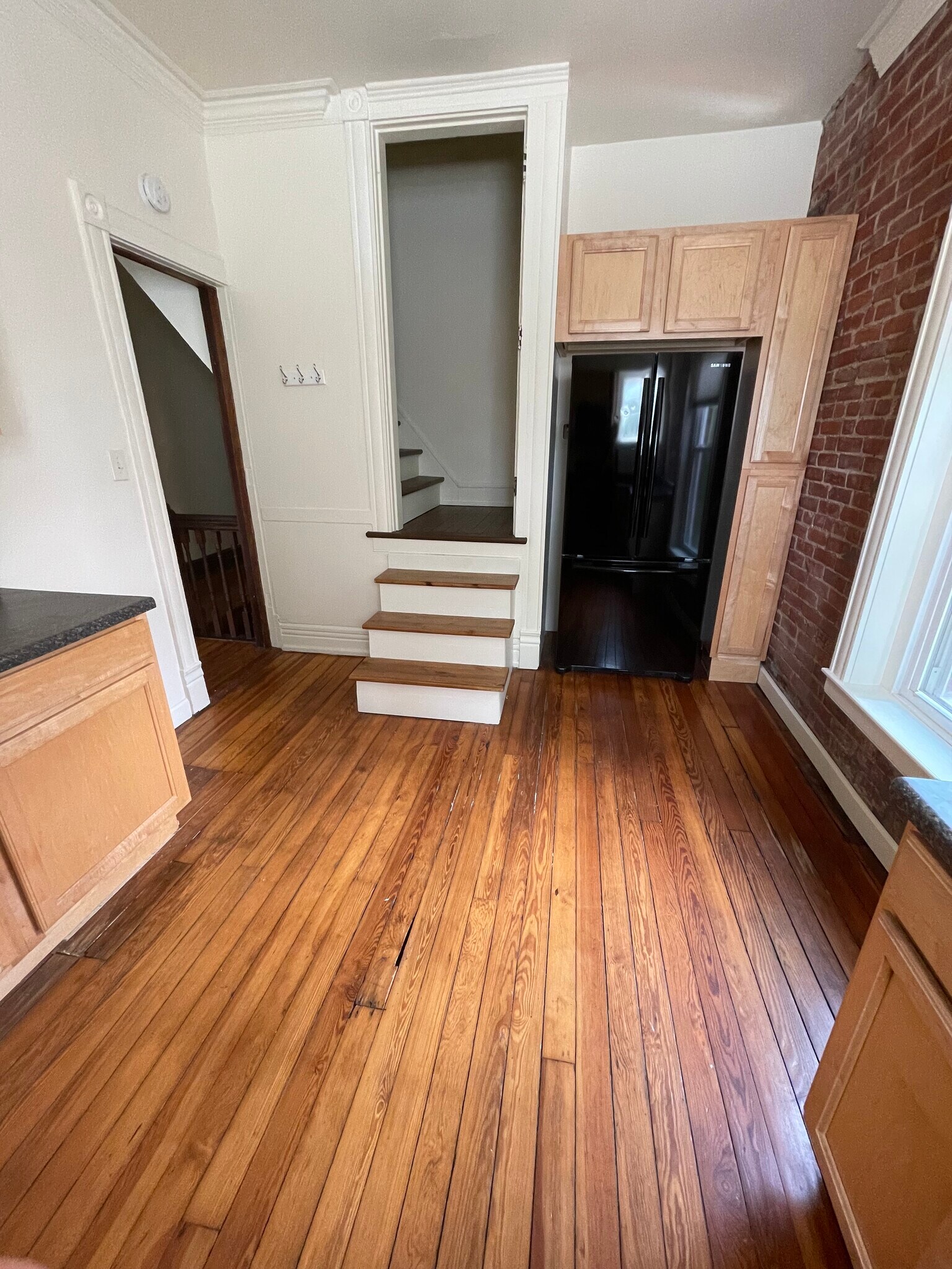 Building Photo - 705 Rubel Ave