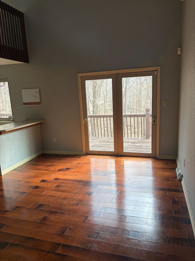 Building Photo - 2bed 2.5bath Condo Great Johnson City Location Close to ETSU