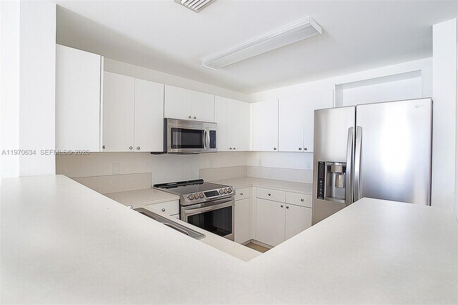 Building Photo - 10 Aragon Ave