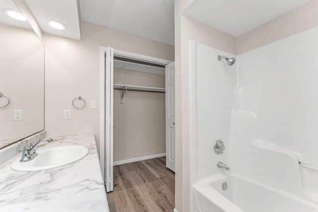 Building Photo - Hickory Village 55 Plus, LLC - 3700 E Cherry St Springfield, MO 65809