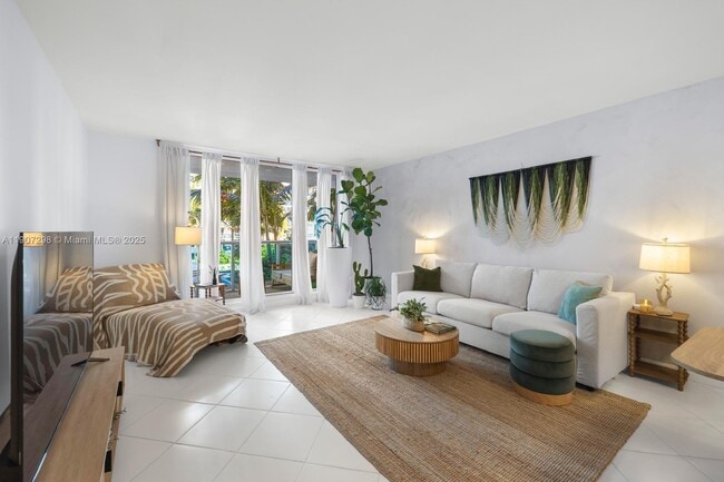 Building Photo - 2301 Collins Ave