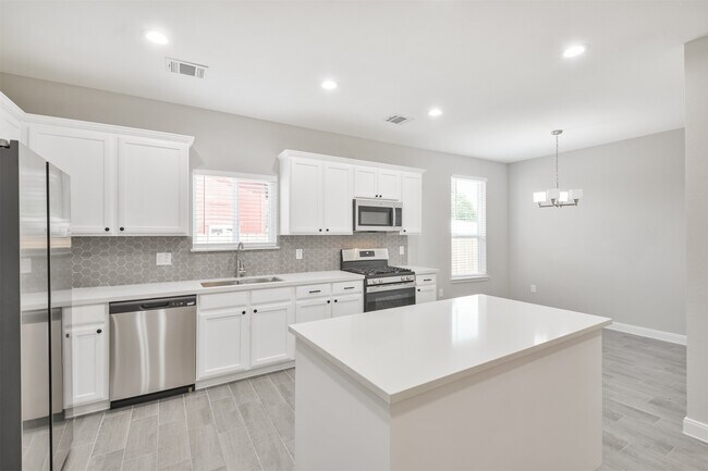 Building Photo - 7524 E Maxroy St