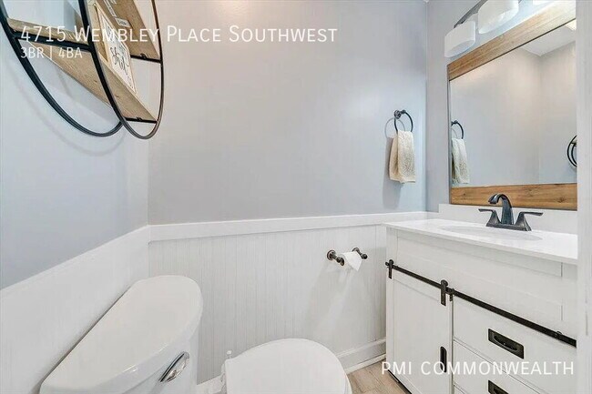 Building Photo - 4715 Wembley Pl SW