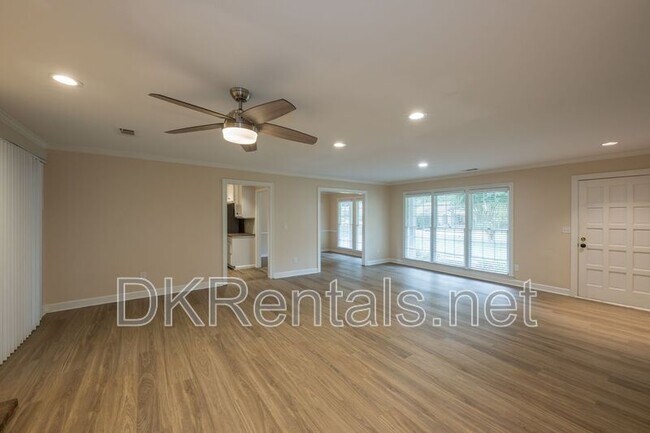 Building Photo - 225 Pebble Trail