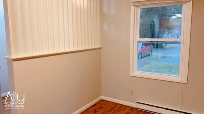 Building Photo - 122 Harmon St