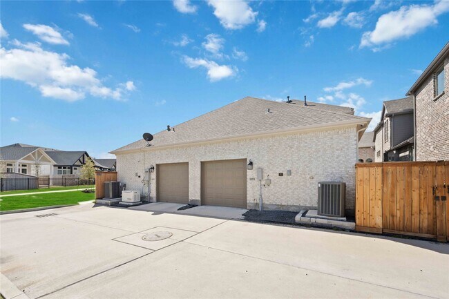 Building Photo - 18231 Lakepoint Rdg Ln