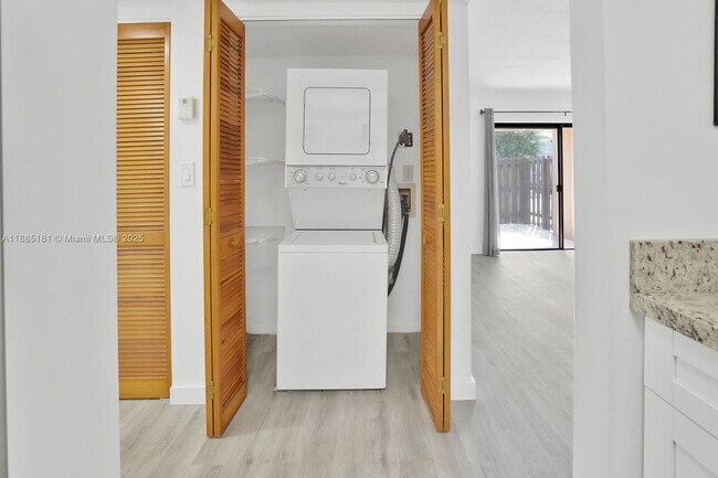 Building Photo - 8999 SW 123rd Ct