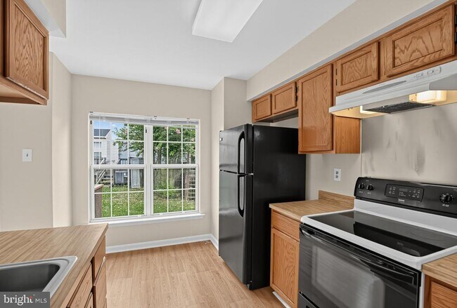 Building Photo - 502 Meadowmist Way