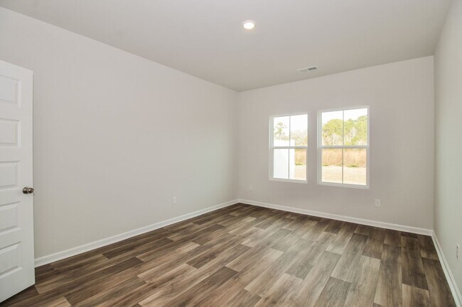 Building Photo - $500 Off 1st Month's Rent - 4 Bdrm/3 Bath, Brand New Townhome in Ocean Isle