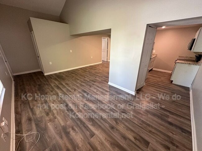 Building Photo - 4140 E 60 Terrace