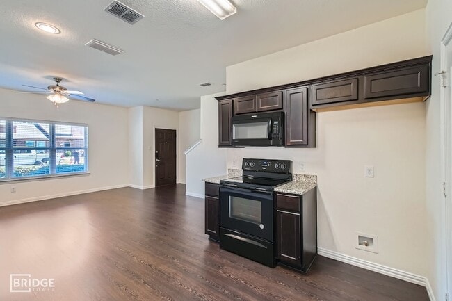 Building Photo - 1412 Lakecrest Ln