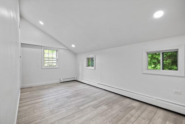 Building Photo - 62 Pound Ridge Rd