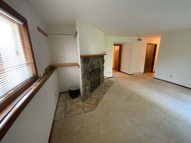 Building Photo - 2703 Norwich St
