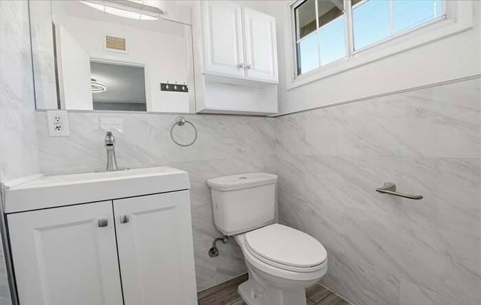 Building Photo - 10380 Hole Ave