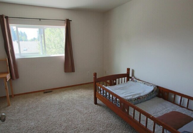 Building Photo - Spacious 3BR/2.5BA Home in Oly Schools w/ Open Floor Plan & Private Backyard
