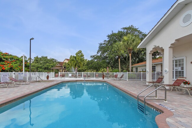 Building Photo - 4228 Central Sarasota Pkwy