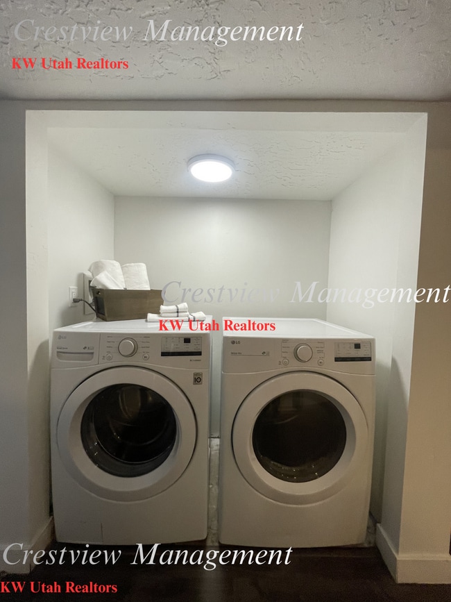 Building Photo - Martin Triplex