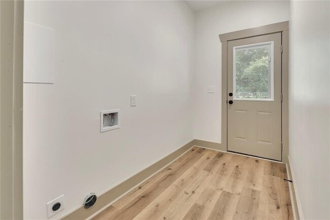 Building Photo - 3 Forsyth St NE