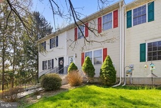 Building Photo - 206 N Towne Ct